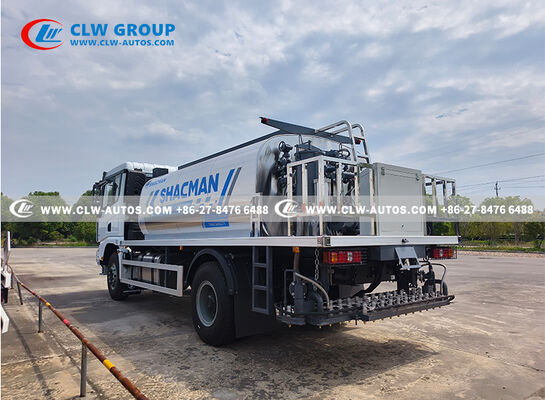 SHACMAN X3000 10m³ Asphalt Distributor Truck Precise Asphalt Spreading For Road Maintenance