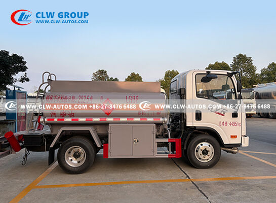 FAW Jiefang Tiger VR 4x2 2,200L Mini Fuel Tanker with 95-130HP Diesel Engine and Anti-Corrosion Coating