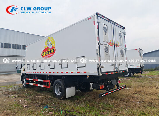HOWO 40,000-60,000pcs Capacity Day Old Chick Transport Truck with Constant Temperature Control and Multi-layer Stainless Steel Shelves